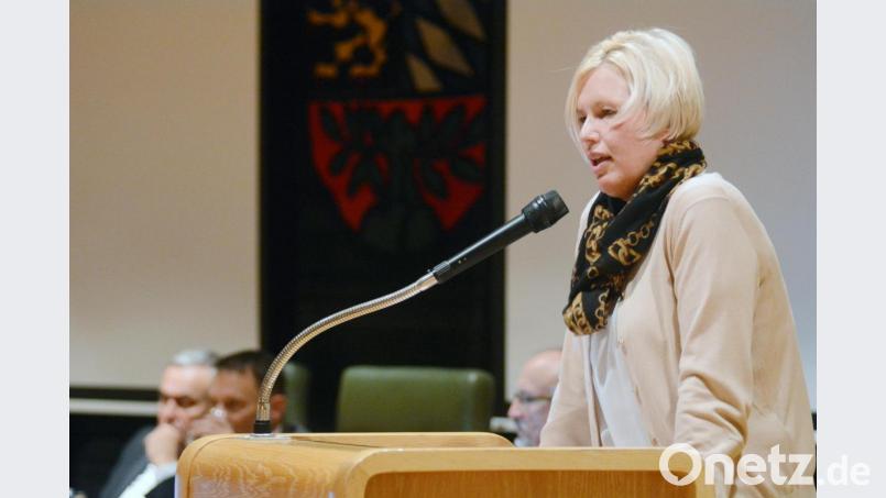 Dezernent Nicole Hammerl redet zum Thema Klimaschutz. Bild: Gabi Schönberger