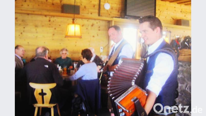 Nach Westendorf in Tirol verschlug es die Teilnehmer der Sechs-Tages-Fahrt des Siedler-Reisestammtisches. Gesellige Abende mit Musik gehörten dazu. Bild: njn