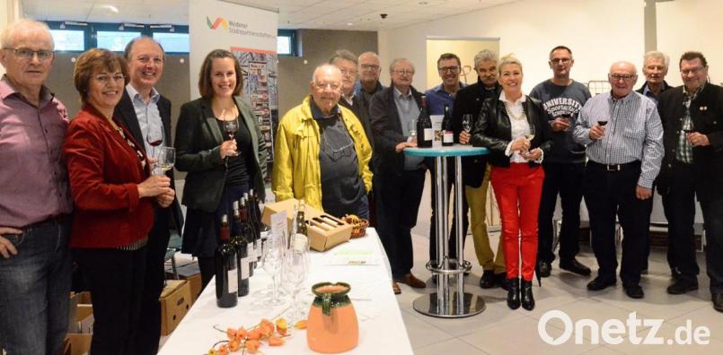 Vier Winzer-Familien aus Weiden am See heißen Weinfreunde im City Center willkommen. Bild: Kunz