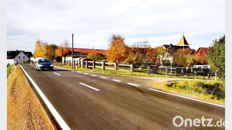 Die Erneuerung der Kreisstraße SAD 25 zwischen Inzendorf und Gösselsdorf (Bild) war eine der Aufgaben, die in diesem Jahr als erledigt abgehakt werden konnte. 2,8 Kilometer Strecke wurden dabei neu gemacht. Bild: Thomas Dobler