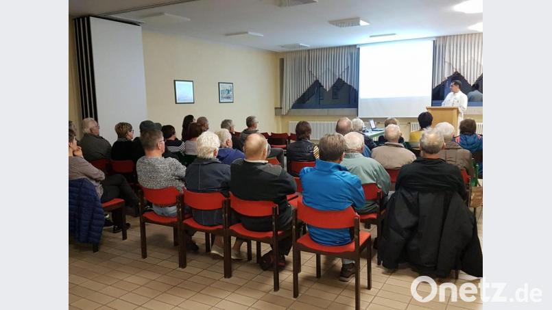 Dr. Stanislav Fezev beim Vortrag über Diabetes Bild: exb (Andrea Schinner)