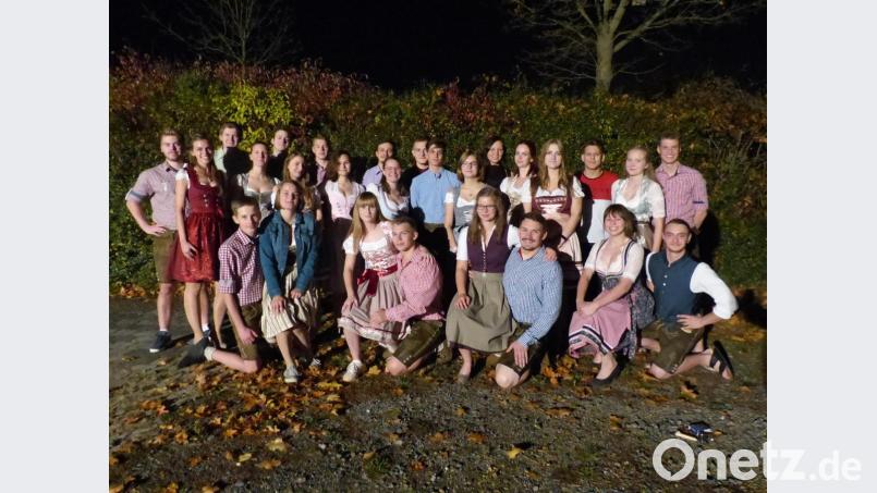 Die Kirwapaare bei der Generalprobe. Bild: hme