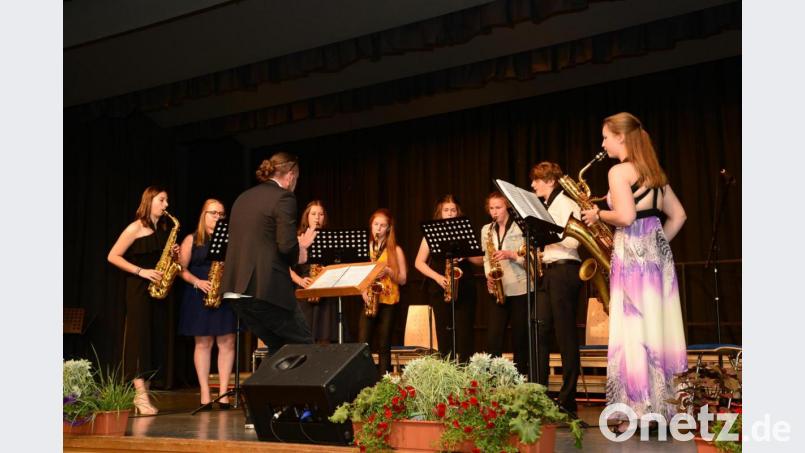 Die Bigband des Gymnasiums Neustadt/WN in Aktion. Bild: exb