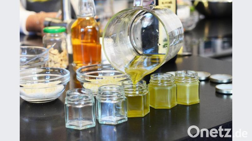 Es könnte Honig sein, ist aber Ringelblumensalbe. Bild: Gabi Schönberger