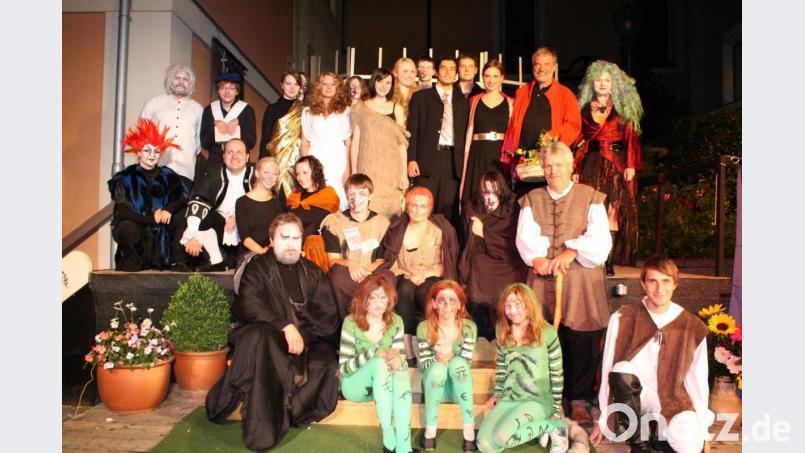 Ein Höhepunkt und eine der letzten Regiearbeiten von Wolfgang Pöhlmann war die Aufsehen erregende Aufführung von Goethes Faust auf dem Marktplatz. Bild: lg