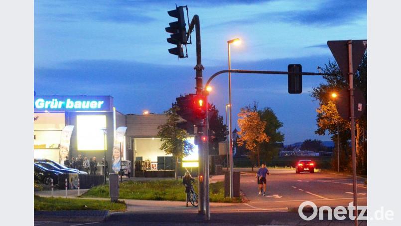 Die Fußgängerampel von der FOS/BOS in Richtung Edeka-Markt sei völlig ausreichend, glaubt Hans Stock. Bild: Kunz