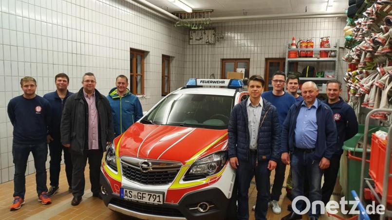 Beim Ortstermin mit der Feuerwehr bzw. den First Respondern Freudenberg waren dabei (vorne, von links) Achim Kuchenbecker, Armin Daubenmerkl, Tobias Hirn, Franz Weiß und Alexander Streher sowie (hinten, von links) Stefan Götz, Thomas Baumer, Markus Donhauser und Marco Preißler. Bild: brü