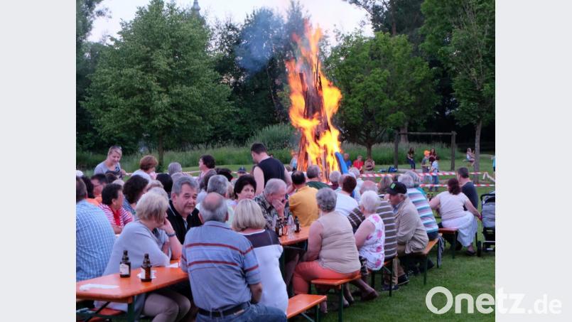 Heimat- und Kulturarbeit zeichnete den OWV Floß und Umgebung seit bald 100 Jahren aus. Sollte sich kein neues Führungsteam finden, besteht die Gefahr, dass Veranstaltungen wie die Sonnwendfeier in der Mühlpaint nur noch in der Erinnerung weiterbestehen. Bild: le