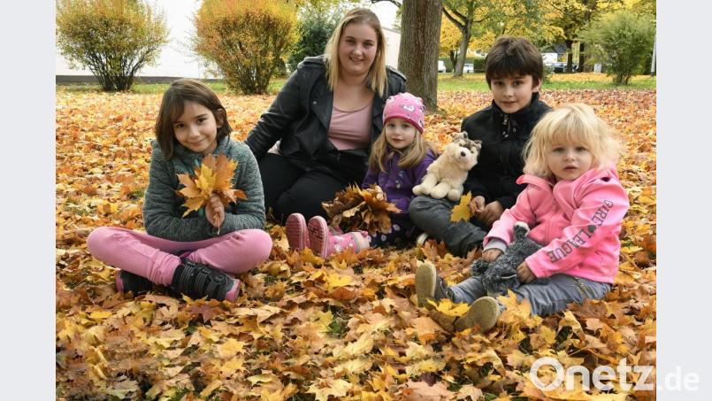 Janina Papp mit ihren Kindern Lilly, Merle, Leon und Mara. Bild: Petra Hartl