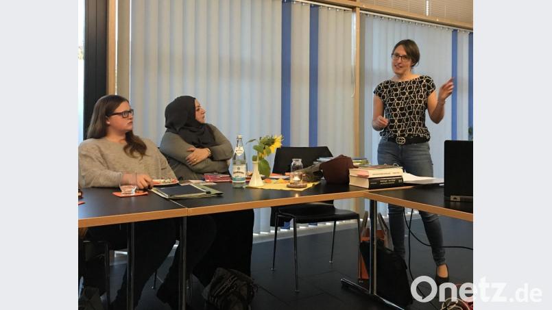 Die Psychotherapeutin Maria Hausner (rechts) hat ein klares Credo: &quot;Bindung geht vor Bildung.&quot; Bild: eig