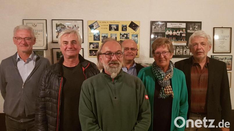 Die Vorstandschaft der Sparte Tennis: Im Bild (von links) Roland Eder, Bernhard Haas, Thomas Götz, Robert Schmid, Hannelore Steinbauer und Wolfgang Pfeifer. Bild: exb