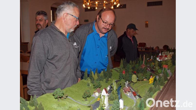 Die Vilstalstrecke fand im Wittelbachersaal wieder viele Bewunderer. Bild: sön