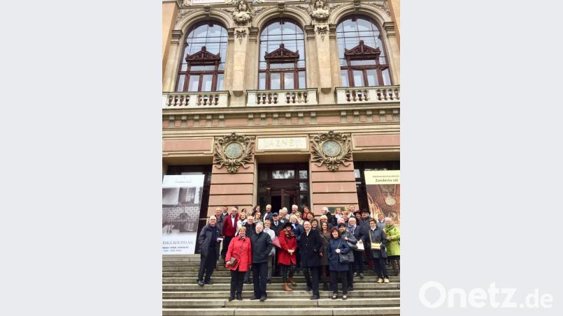 Die Reisgruppe vor dem Kaiserbad. Bild: eib