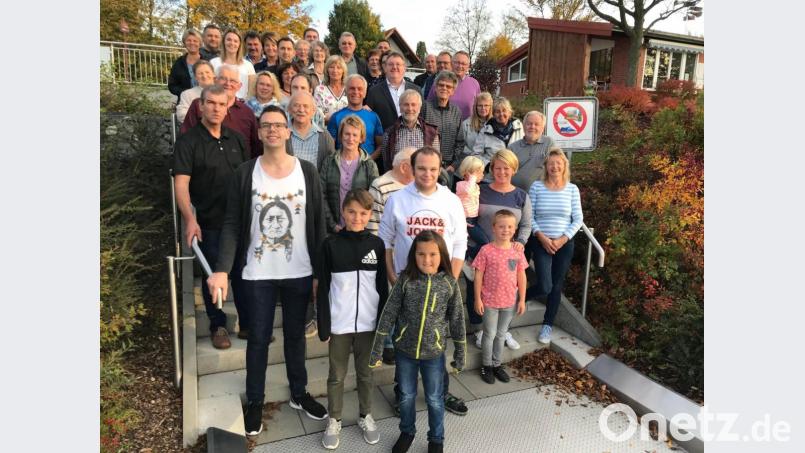 Auch wenn die Badesaison heuer schon abgeschlossen ist, lobten die Mitglieder der Wählergemeinschaft Arbeitnehmer-Eigenheimer den gepflegten Gesamtzustand und die neuen Investitionen in die Absorber-Anlage. Bild: Stefanie Gradl