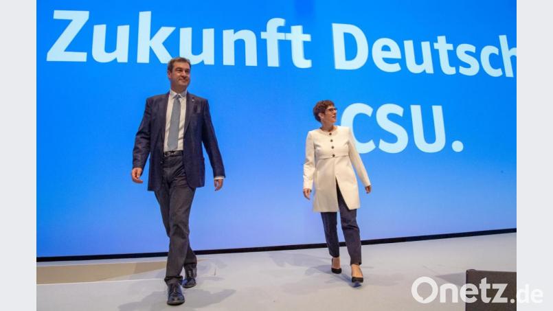 Keine Quotenfrau: CDU-Vorsitzende Annegret Kramp-Karrenbauer war am Samstag zu Besuch bei der Schwesterpartei. CSU-VorsitzenderMarkus Söder brachte seine Pläne für mehr Frauenbeteiligung nicht durch. Bild: Peter Kneffel
