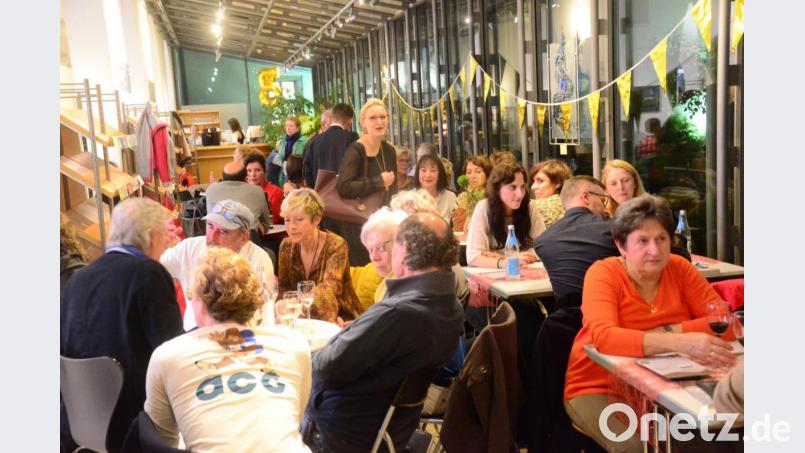 Die Veranstalter freuten sich über ein proppenvolles Weinlesefest. Bild: Kunz