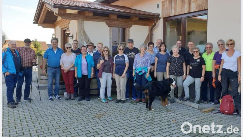 Grandioses Herbstwetter begleitete die Wandergruppe des SPD Ortsvereins Pressath zur Zoiglstub`n in Pfaffenreuth. Hans Forster hatte zusammen mit Sabine Eichermüller die gelungene Bierwanderung bestens organisiert. Bild: flf