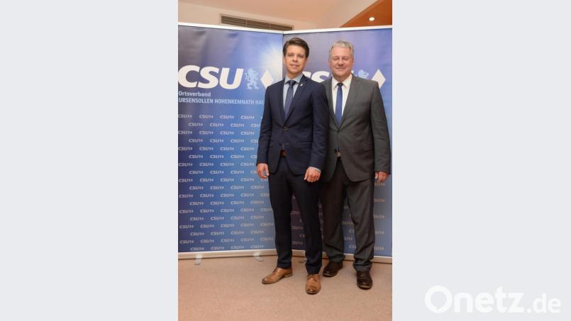 Achim Kuchenbecker (links) zusammen mit Landrat Richard Reisinger. Bild: Andreas Brückmann