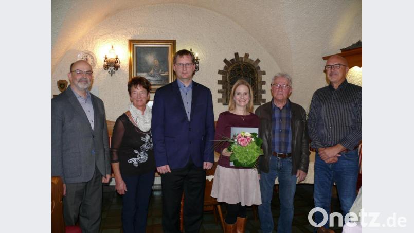 WKK-Vorsitzender Andreas Sagstetter (Dritter von links) zeichnete Stephanie Schicker (Dritte von rechts) für 25-jährige Mitgliedschaft aus. Mit im Bild (von links) Johannes Röttges und Brigitte Kliebhan sowie (von rechts) Bernhard Lux und Helmut Manske. Bild: kgg