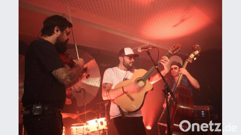 &quot;Werd da Wahnsinn!&quot;: &quot;Django 3000&quot; präsentieren in der &quot;Sünde&quot; in Weiden ihr fünftes Studioalbum &quot;Django 4000&quot;. Bild: pmen