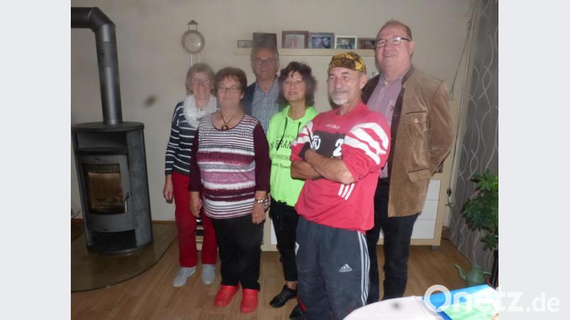 Gratulation zum 80. Geburtstag (von links): Hannelore Hampl (Gartenbauverein), Margarete Lutter, Zweiter Bürgermeister Wolfgang Rattai, Tochter und Sohn der Jubilarin sowie Hans Ludwig (VdK). Bild: fm