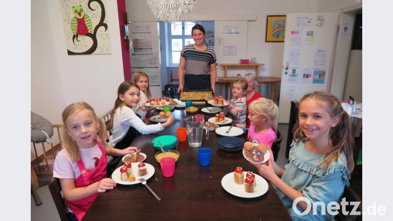 Gefüllte Fliegenpilze mit Mäusepudding – superlecker! Bild: jzk