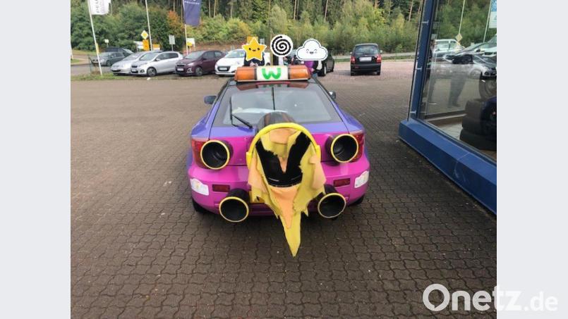 Die Polizei hat ein Einhornauto mit Raketenheck aus dem Verkehr gezogen. Bild: Polizeidirektion Pirmasens/dpa