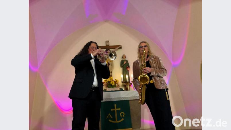 Die zwei Musiker von Duopoli begeistern das Publikum in der evangelischen Kirche in Hirschau. Bild: wku