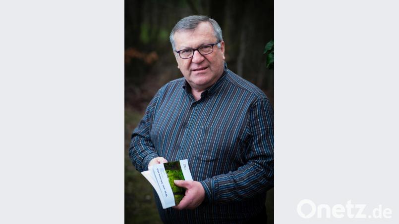 Bereits seit seiner Jugendzeit befasst sich Werner Robl mit dem Arzberger Heimat- und Mundartdichter Otto Schemm. Einige seiner Hauptfiguren lässt der Stiftländer im Waldershofer Leseclub lebendig werden. Bild: exb