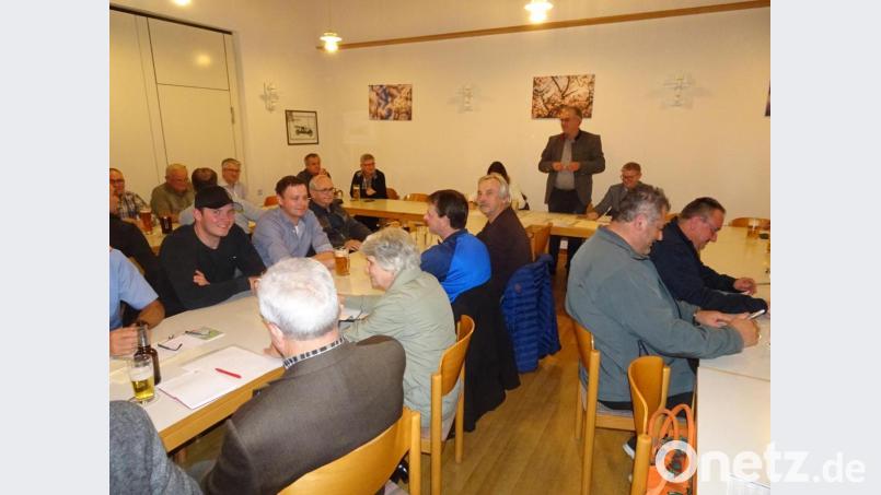 Unter der Leitung von Bürgermeister Richard Tischler trafen sich die Vereinsvorstände zur Besprechung aktueller Themen und Festlegung des weiteren Veranstaltungskalenders. Bild: hm