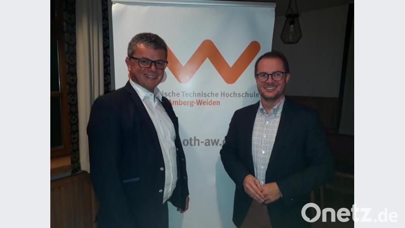 Auch Bürgermeister Martin Birner freute sich darüber, dass Professor Steffen Hamm referierte. Bild: exb/Matthias Schöberl