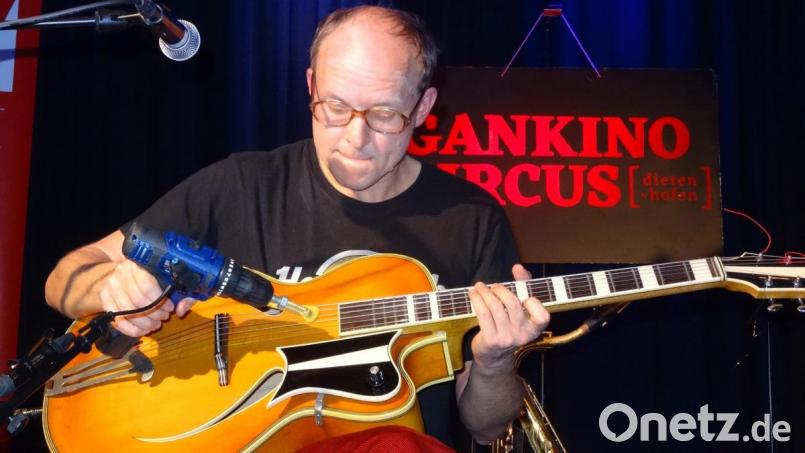 Bouzouki-Klänge mit der Bohrmaschine erzeugen, das kann nur Ralf Wieland. Bild: hka