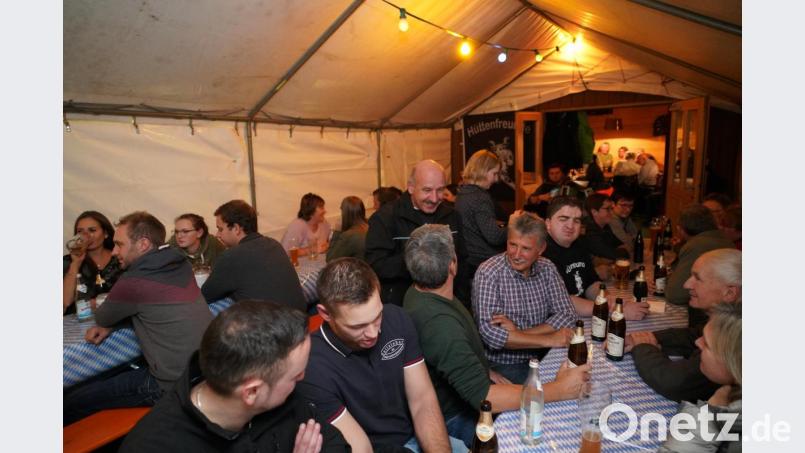 Das Kirwasauessen der Hüttenfreunde lockt viele Gäste an. Bild: fvo