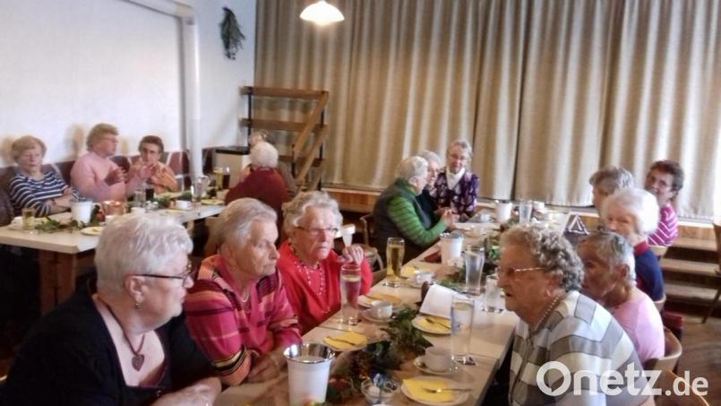 Die Gemeinde und die Frohsinnrunde hatten zur Senioren-Kirchweihfeier eingeladen. Bild: ang