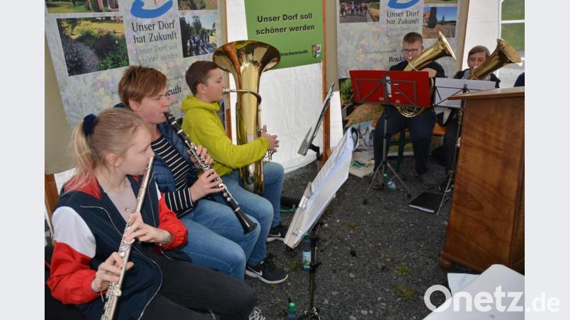 Die Maiersreuther Dorfmusik spielte beim Festakt gekonnt auf. Bild: jr