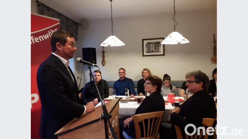&quot;Die SPD war immer eine Partei des Fortschritts, der Zukunft und des Mutes&quot;, betont Bundestagsabgeordneter Uli Grötsch bei der Jubiläumsfeier des SPD-Ortsvereins Grafenwöhr. Bild: myd