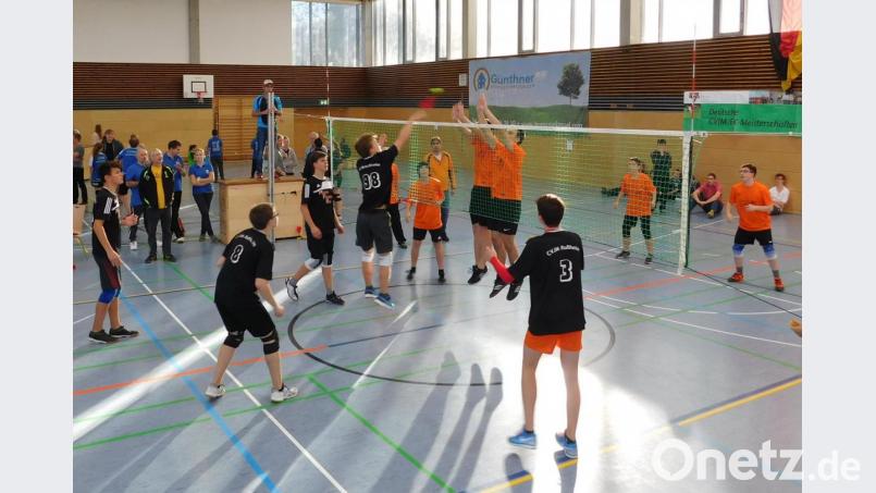 26 Mannschaften versuchen am Wochenende, den Indiaca-Ball so oft wie möglich im Feld ihrer jeweiligen Gegner zu platzieren. Bild: hai