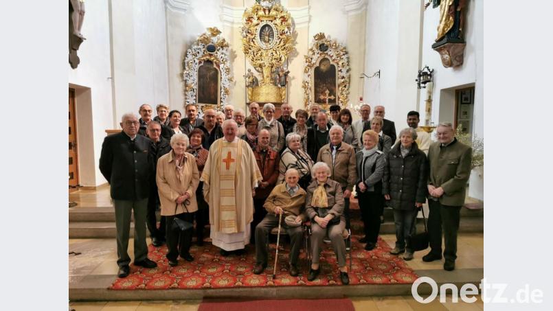 Die 16 Ehepaare blickten auf 40 bis 69 Ehejahre zurück. Bild: gz