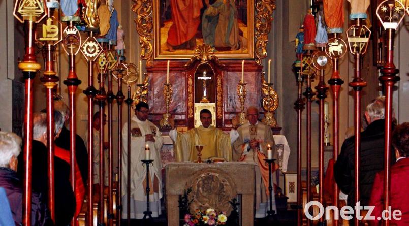 Nach vielen Monaten der Renovierung findet zum ersten Mal wieder ein Gottesdienst in St. Sebastian statt. Bild: R. Kreuzer