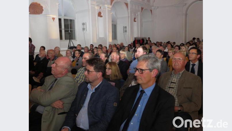 Aufmerksam lauschte das Publikum der schönen Musik. Bild: ubb