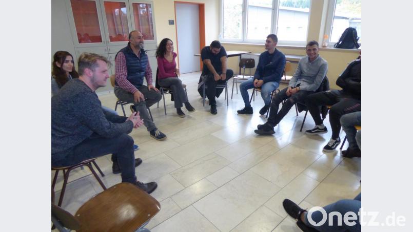 Die Workshop-Crew mit (links) Dominic Schmitz sowie (Dritter bis Fünfter von links), Yilmaz Atmaca, Naila Chiki und Asmen Ilhan. Bild: bba