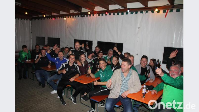 Nachdem die Jugendteams des FC Ovi-Teunz vier ihrer sechs Heimspiele gewinnen konnten, herrschte beim Kirwa-Fest natürlich beste Stimmung. Bild: frd