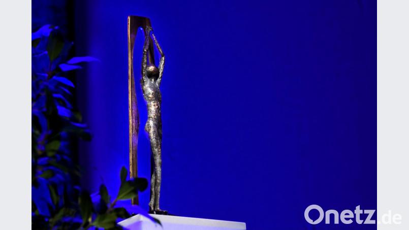 Die neue, erstmals vergebene Preis-Skulptur stammt von dem Aschacher Künstler-Paar Uber/Diem in einer Auflage von fünf Exemplaren. Bild: Petra Hartl