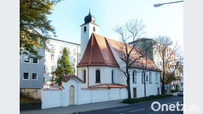 St. Sebastian in neuem Kleid. Die umfangreiche Außensanierung ist abgeschlossen. Die Pfarrei St. Josef und der Förderverein &quot;Rettet St. Sebastian&quot; laden am Samstag um 10 Uhr zur Eröffnungsgottesdienst. Bild: Gabi Schönberger
