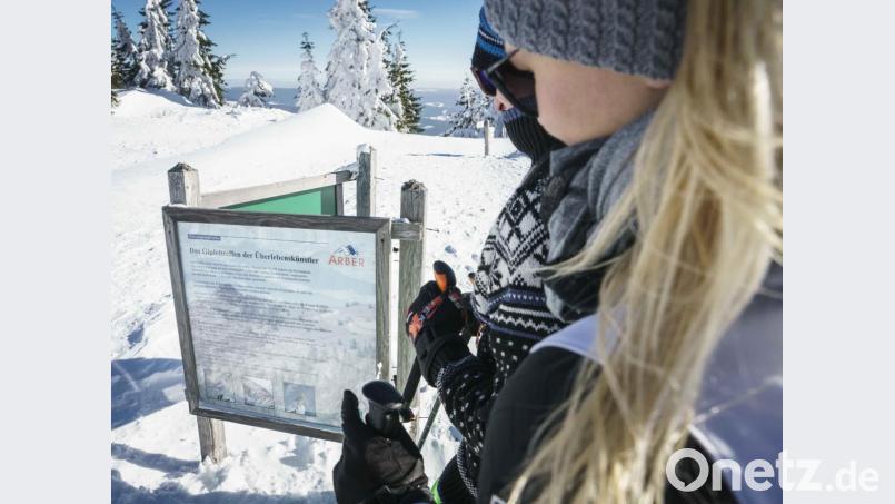 Schnell erreichbares Winterparadies Großer Arber. Über den Gipfel des Königs des Bayerischen Waldes, wie der Berg gern genannt wird, verläuft die Grenze der Regierungsbezirke Oberpfalz und Niederbayern. Bild: Arber Bergbahn / Marco Felgenhauer