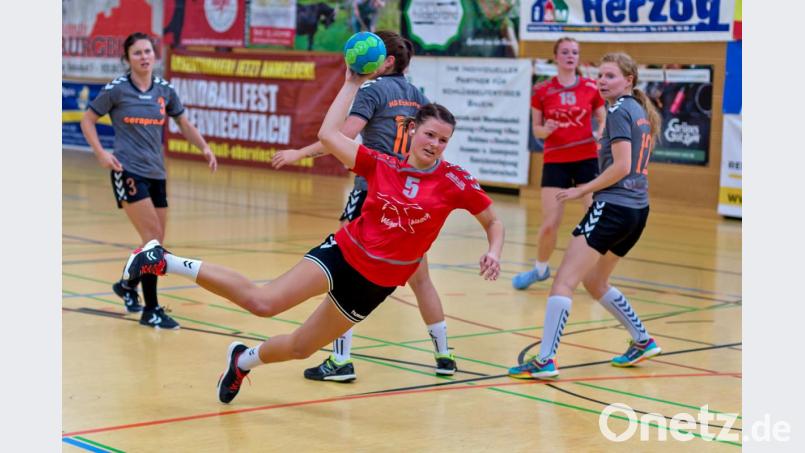 Katharina Kiener steuerte zwei Treffer zum 24:18 Erfolg der Oberviechtacher Handball-Damen bei. Bild: Guenter Uschold