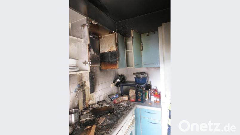 Die Küche und die restliche Wohnung wurden stark in Mitleidenschaft gezogen. Bild: exb