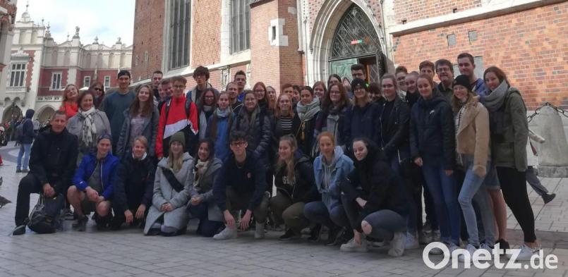 Eine interessante und intensive Zeit in Krakau erlebten die 50 Fachoberschüler aus Amberg. Vor allem der Besuch des Vernichtungslagers Auschwitz-Birkenau hinterließ tiefe Eindrücke. Bild: hir