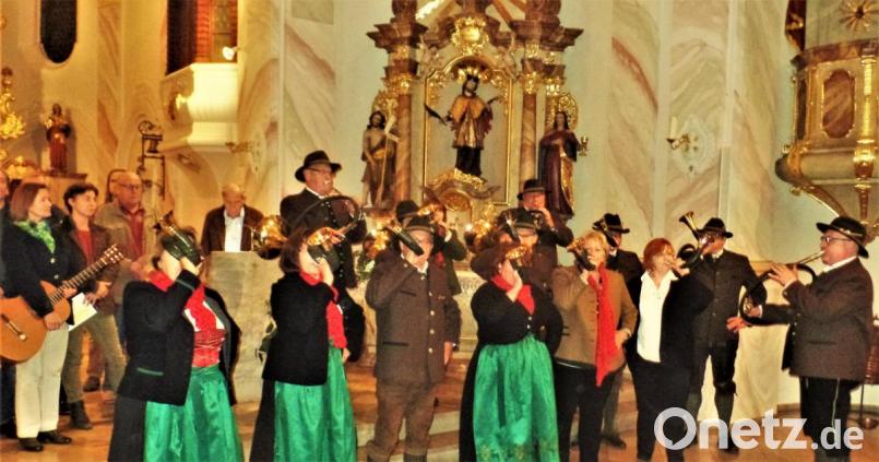Wenn die Bläser der Jägerfreunde Ehenbach ihre Jagdhörner an den Mund setzen, ist die Herz-Jesu-Kirche in Kohlberg bis in den letzten Winkel mit Klang erfüllt. Bild: jml