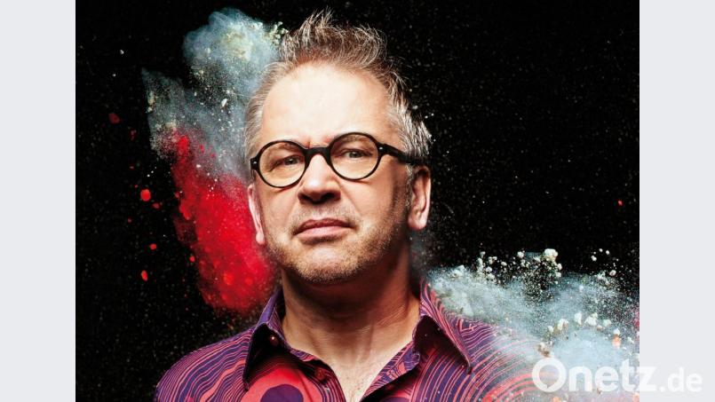 Hauptsache es knallt im Programm des Kabarettisten Robert Griess. Davon kann sich das Futura-Publikum bei seinem Gastspiel am 25.10. im Alten Schwimmbad überzeugen. Bild: Jochen Manz